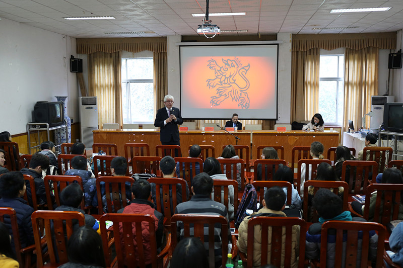 12-8 莱昂大学签署合作-4_副本.jpg