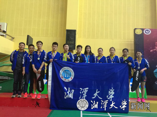 我校获2016中国大学生羽毛球超级赛亚军 2.jpg